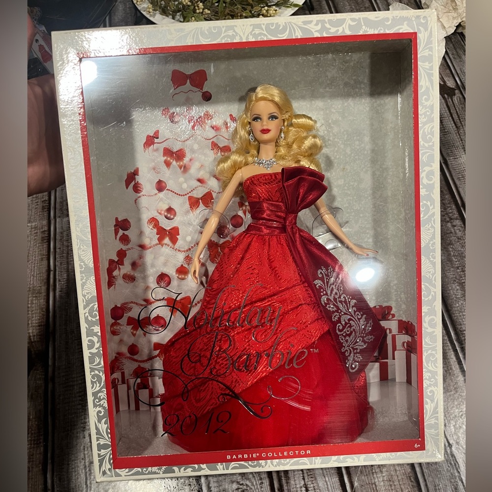 Barbie Holiday Collector Doll 2017 in Red and Silver